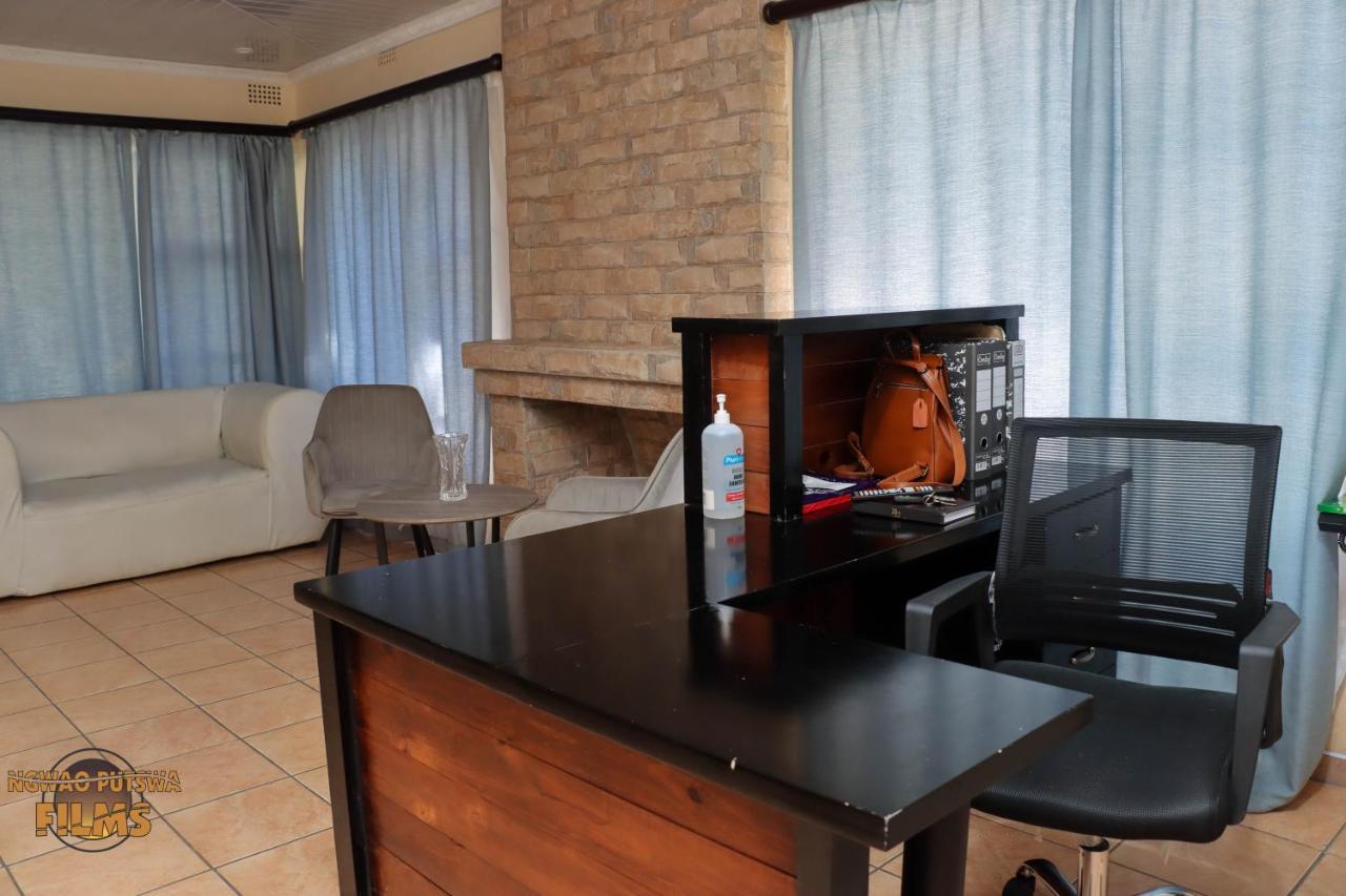 The Hill Bed And Breakfast Francistown Esterno foto
