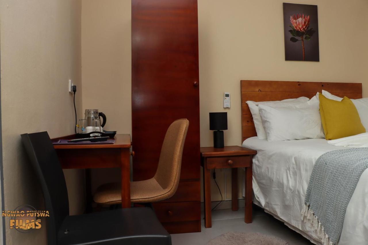 The Hill Bed And Breakfast Francistown Esterno foto
